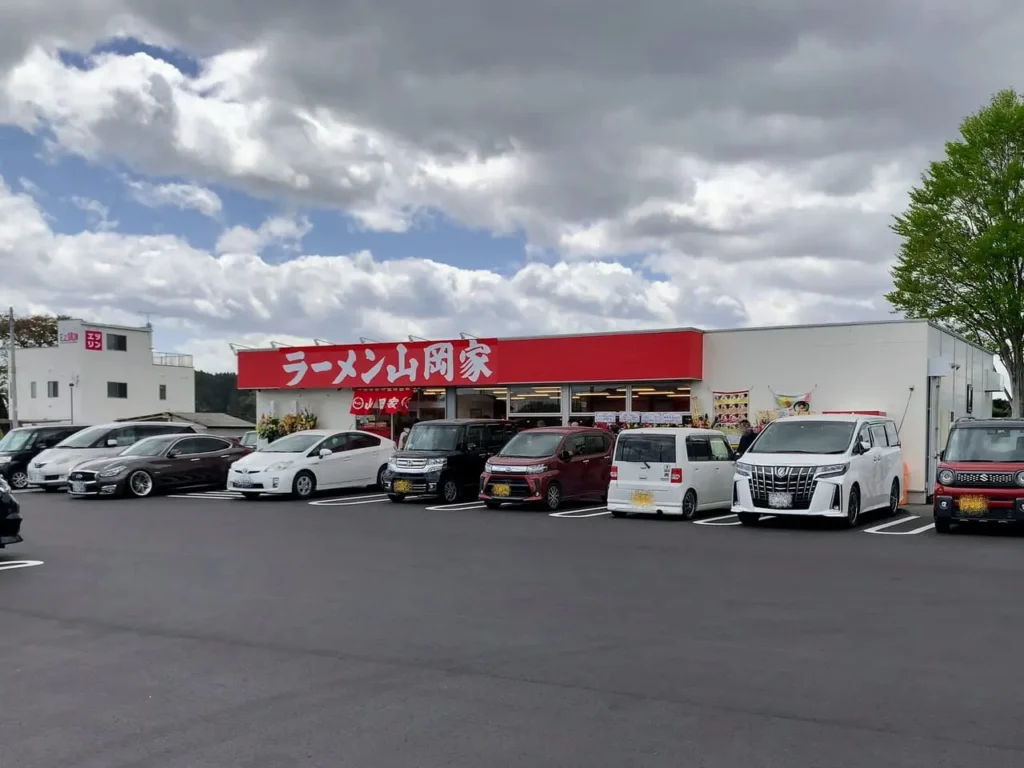 山岡家大田原店
駐車場　大型可　シャワー室あり